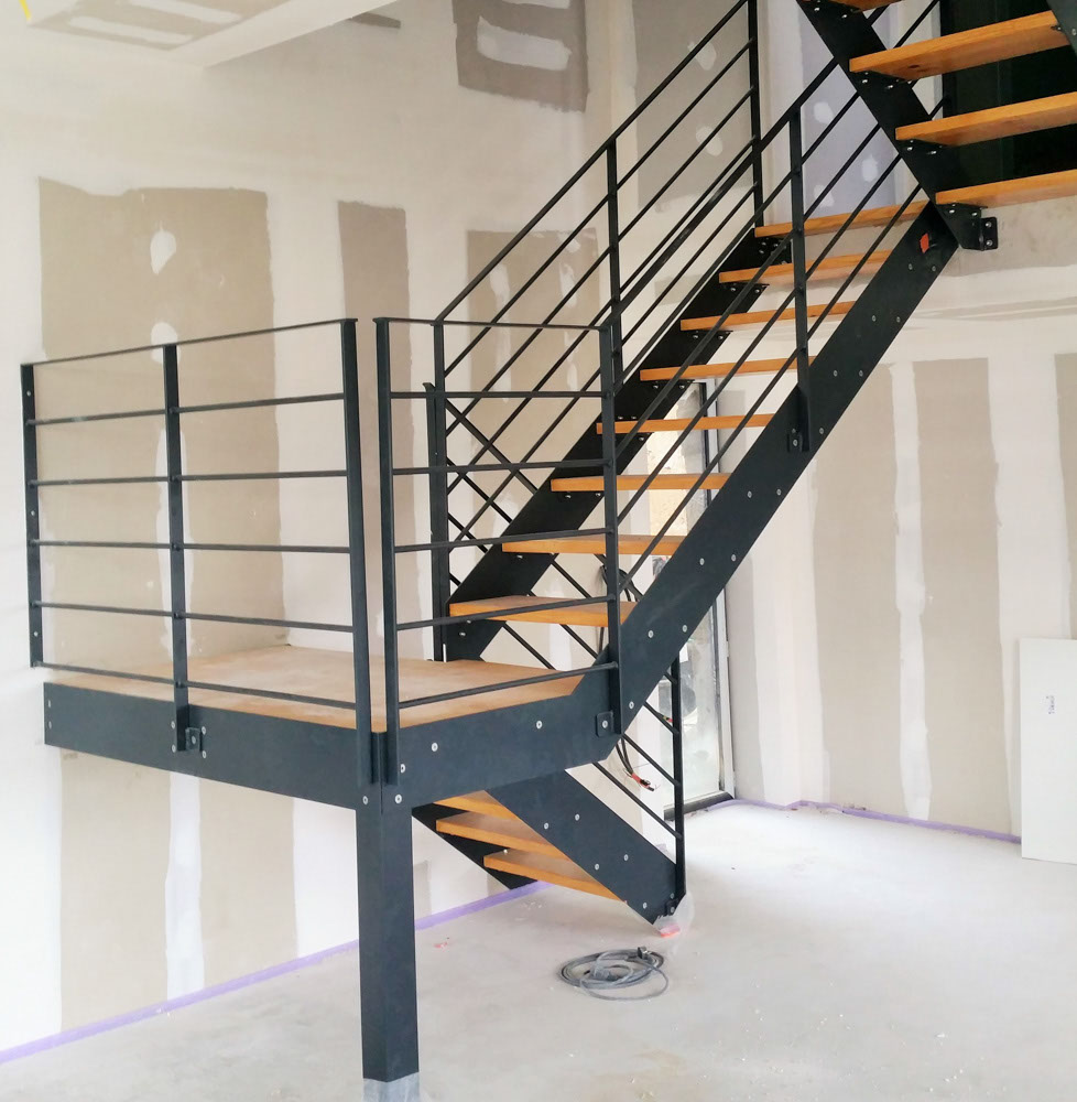 escalier deux quarts tournant avec palier sur 2 niveaux limo