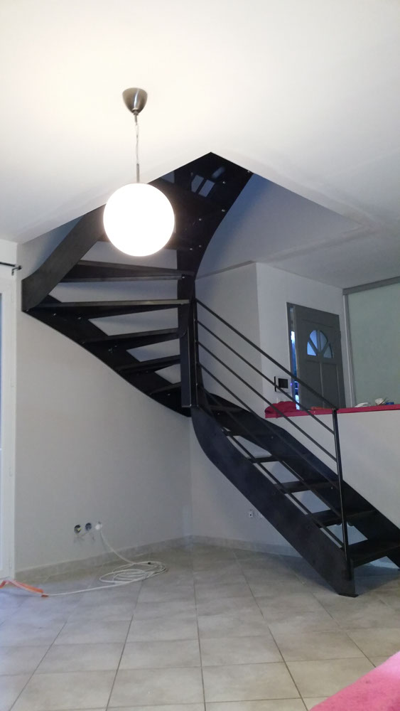 escalier deux quarts tournant marche balancé acier brut vern