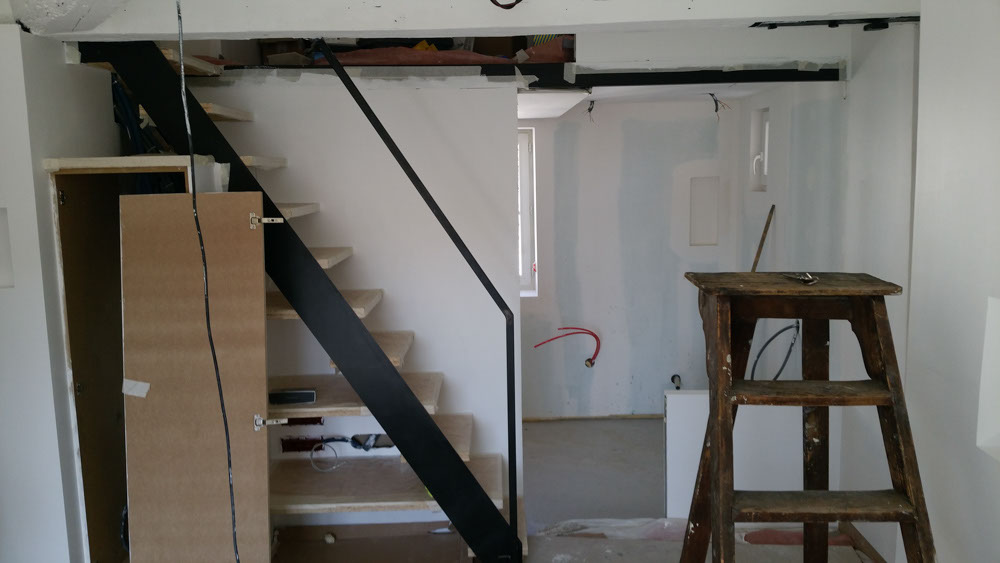 escalier droit limon extérieur avec marche bois acier brut l