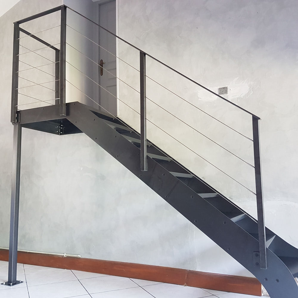 escalier quart tournant avec palier limon extérieur acier br