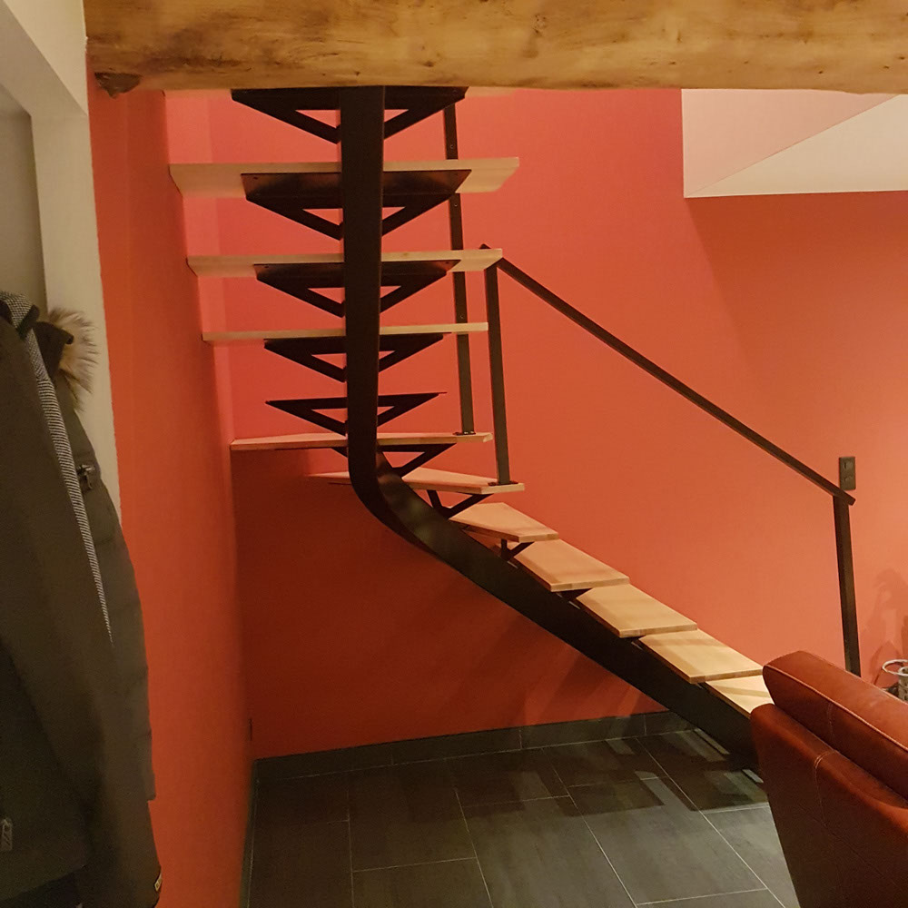 escalier quart tournant limon central débillardé marche bala