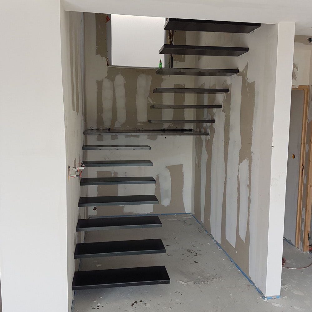 escalier suspendu deux quarts tournant avec marche et palier