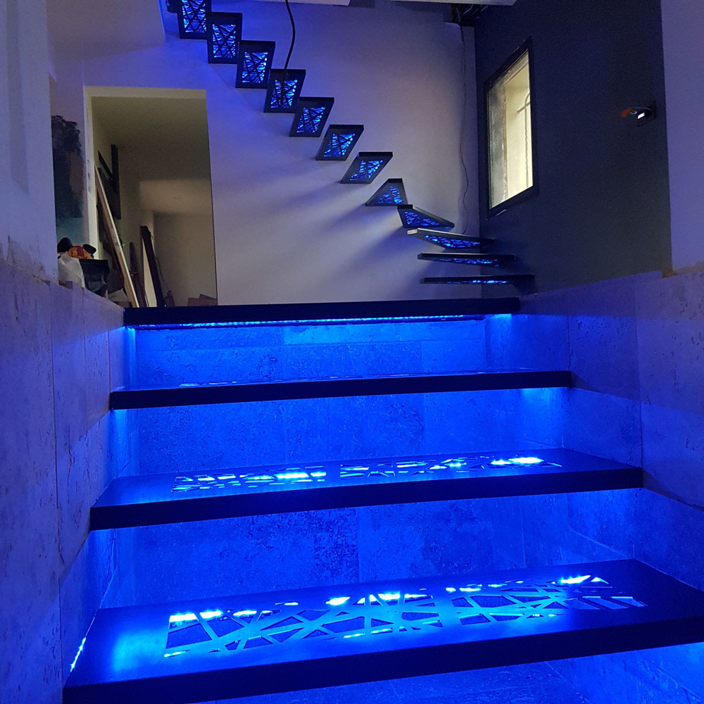 escalier suspendu quart tournant marche balancé acier brut a